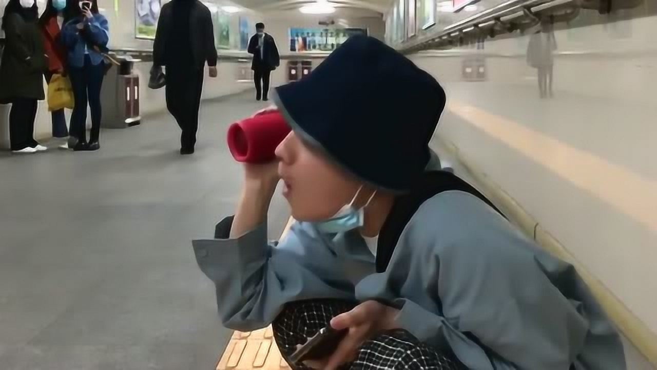 网红大佬井胧,地下通道唱空城,震撼到了!