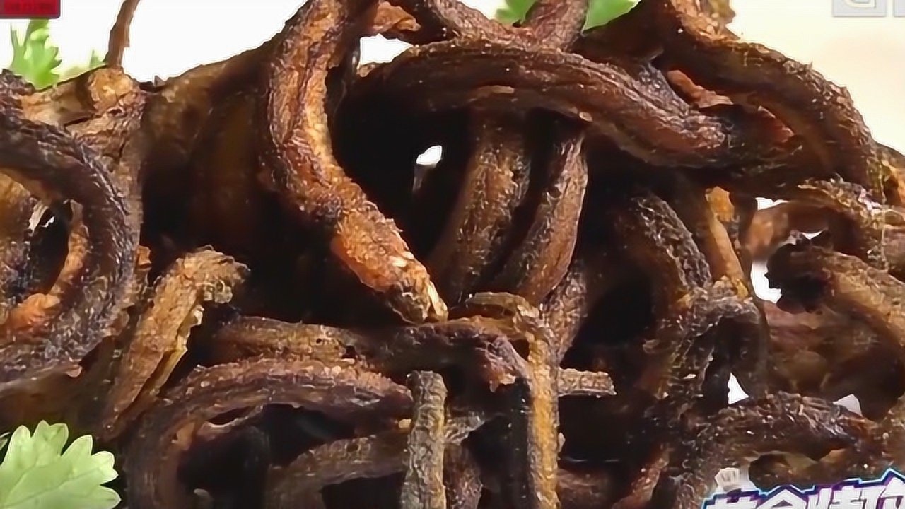 "油炸小黄鳝"肉质酥脆爽口,撒点椒盐更是香味四溢,深海里的新鲜美味啊