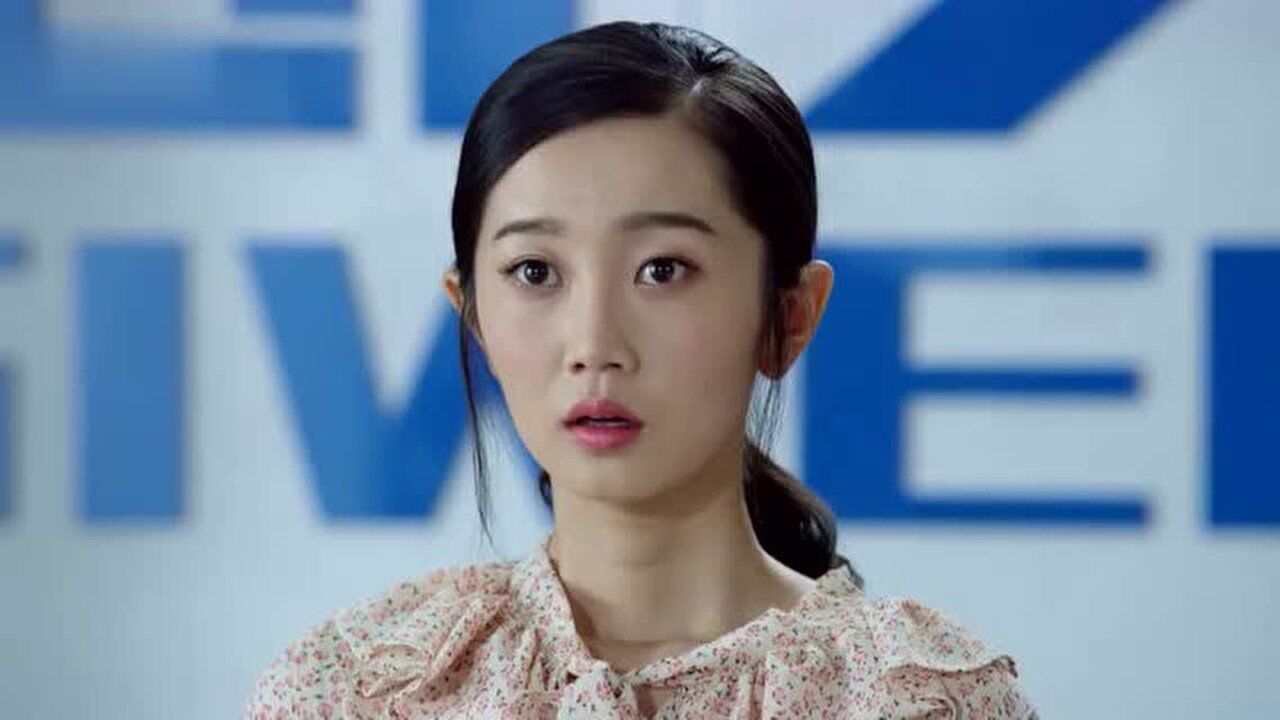 福星盈门江南穿高跟鞋站了一天,刚把鞋跟脱了,就被海伦抓了个正着