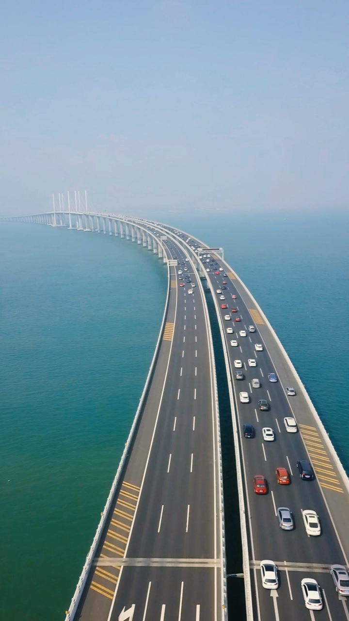 中国超级工程青岛胶州湾跨海大桥中国之最每天通车辆量世界第一