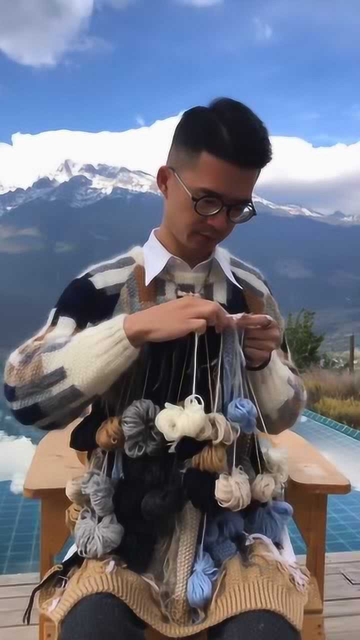 一会2020夏装开拍了潘手工艺人潘毛衣小哥织毛衣的男人