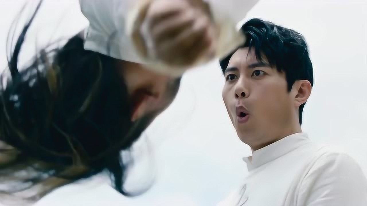 羞羞的铁拳本以为是个王者结果是个青铜秀念名场面来了