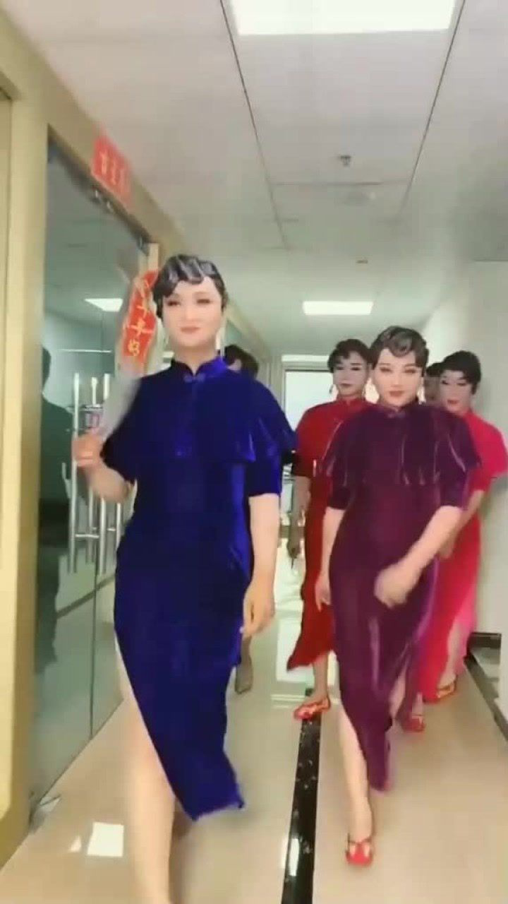 帅哥反串旗袍美女