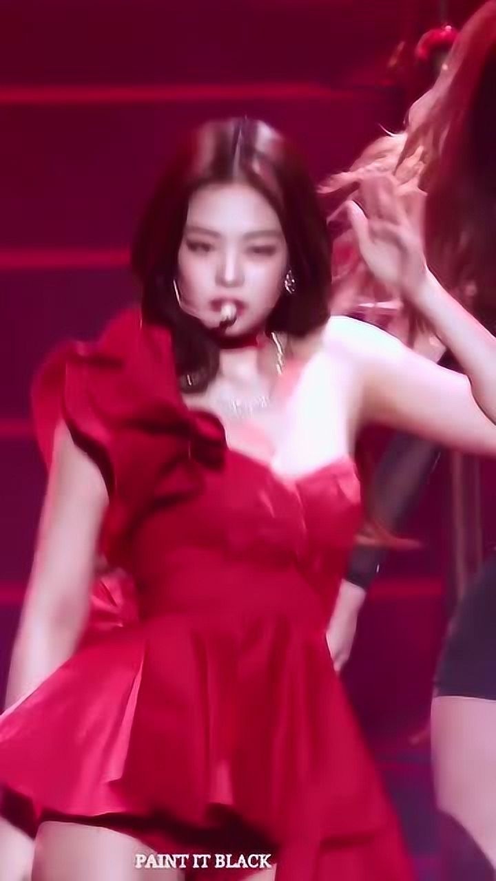 jennie红衣solo送给你一张高清动态壁纸绝了