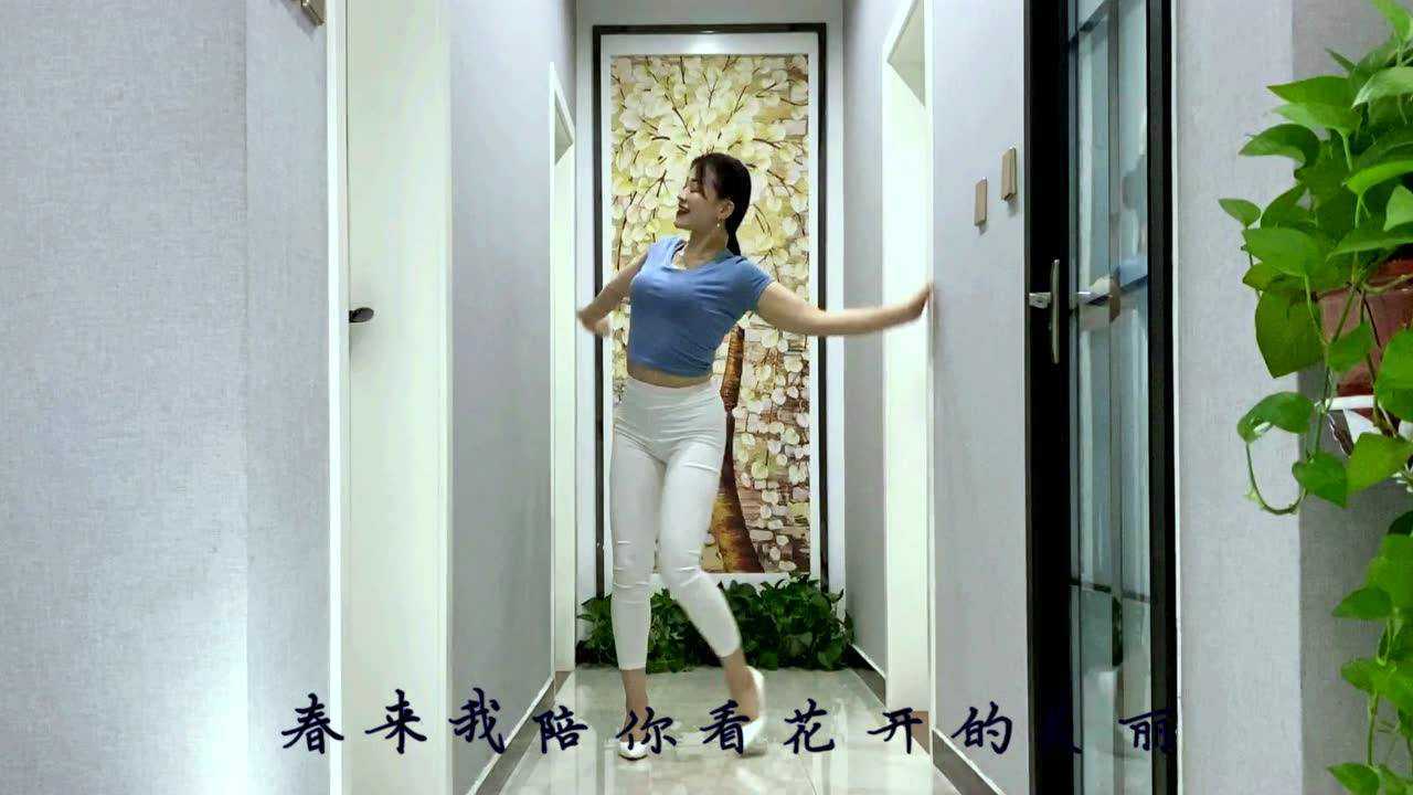 抖音神曲广场舞《多想和你形影不离》