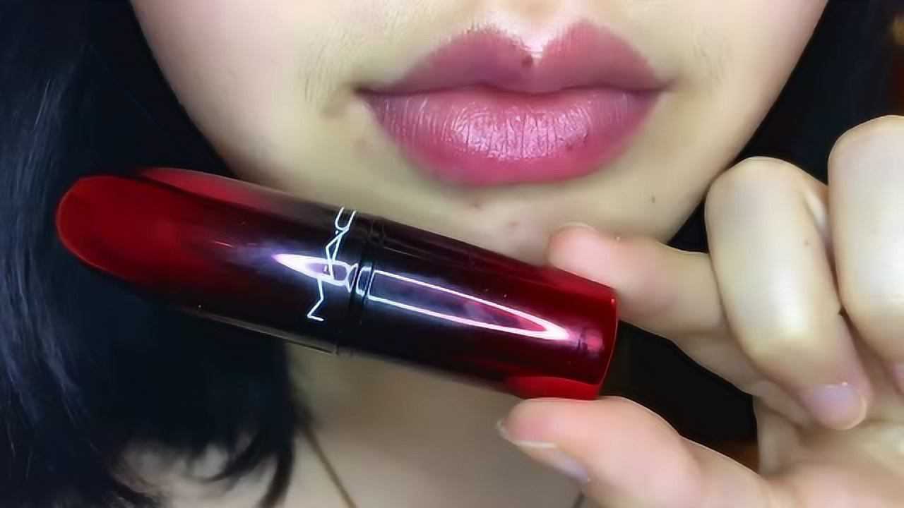 mac渐变子弹头试色,这个颜色叠涂我都要美晕了,皮肤瞬间白了5个度!