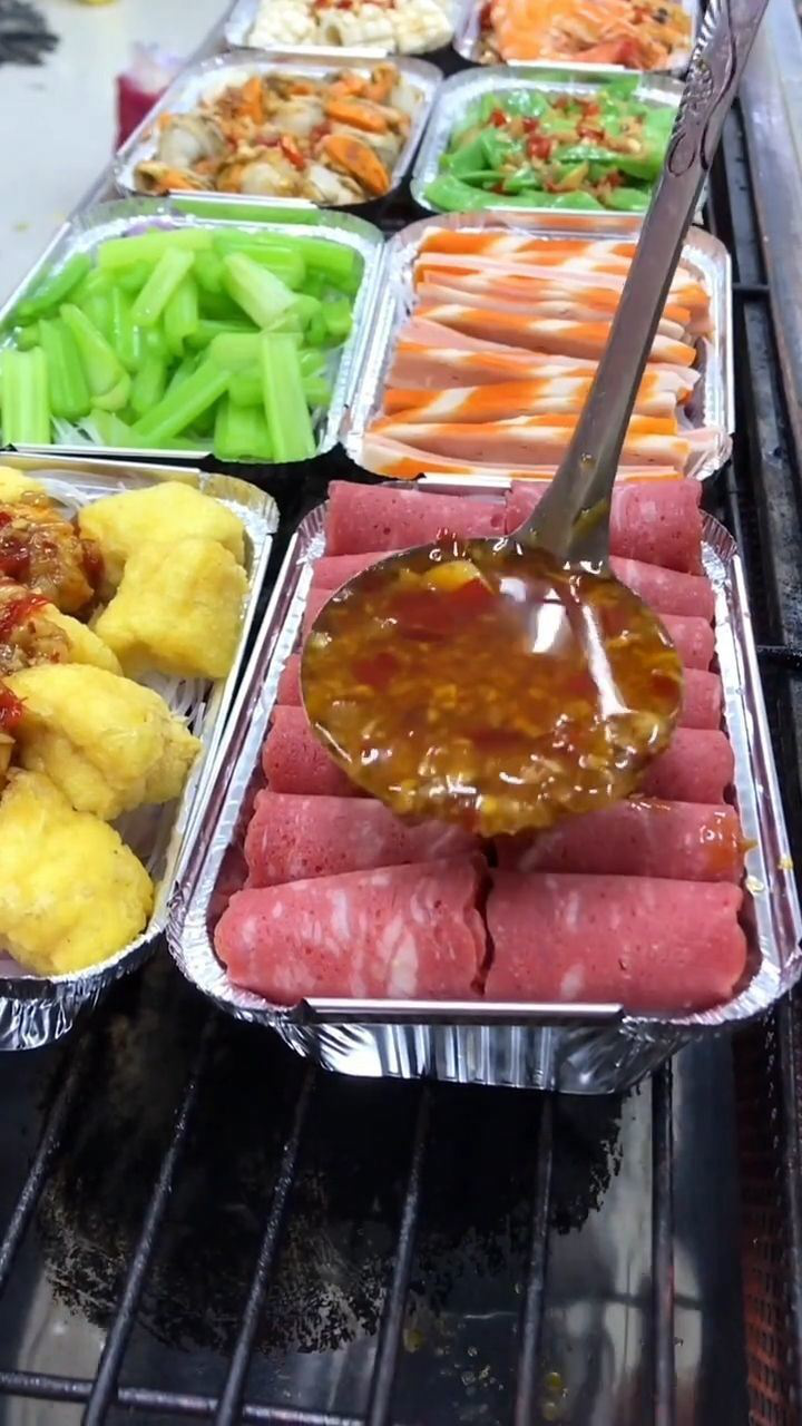 锡纸金针菇锡纸培根,食材非常多而且也很好吃,快来试试