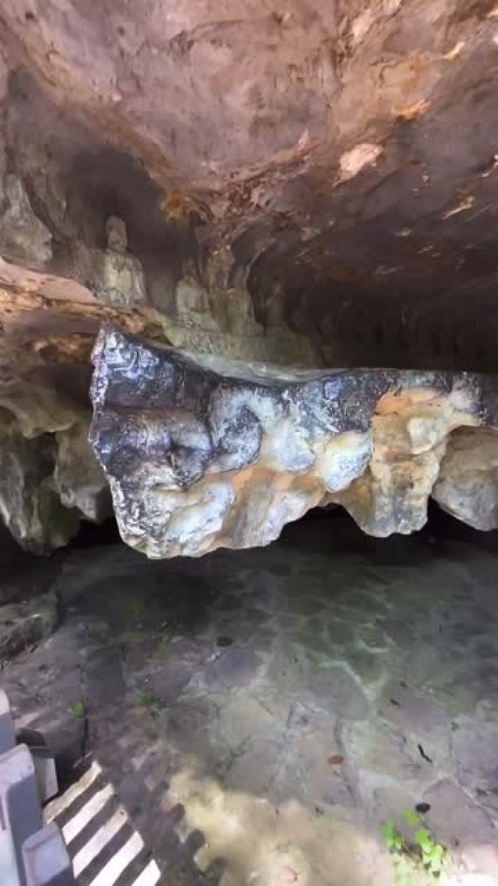 第一次来灵隐寺,就见到了济公睡的石床,其中果然暗藏玄机!