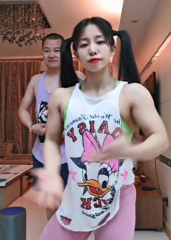 真使劲打啊看我咋收拾你腹肌抗击打训练