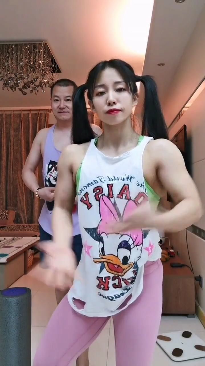 真使劲打啊看我咋收拾你腹肌抗击打训练