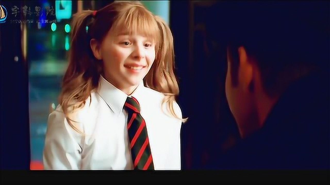 片名海扁王小女孩从小就被爸爸训练成了可1敌10的高手.