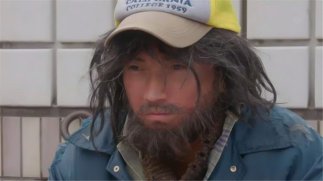身价上亿的大老板,却喜欢在晚上扮成乞丐,蹲在路边乞讨_电影_高清1080P在线观看平台_腾讯视频
