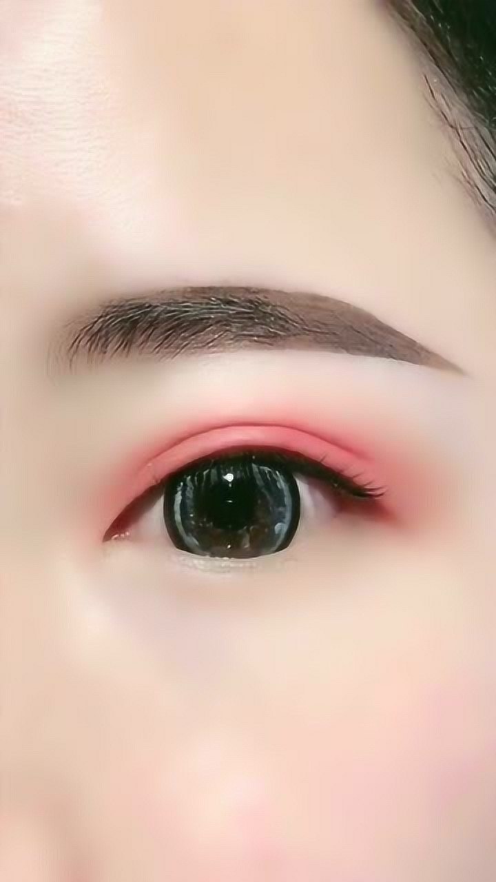 双眼皮怎么画眼影这样画眼睛能轻松放大2倍是我肿眼泡不配