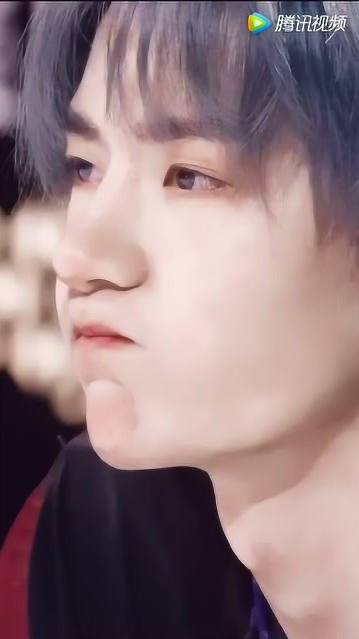 我竟然看到了王一博的小胡子