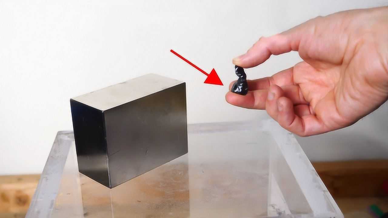 钕磁铁还能吸引陨石?老外大胆一试,下一秒不可思议!