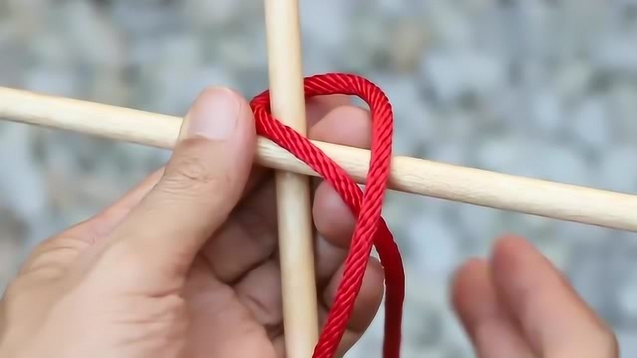 用绳子绑紧两根棍子的好方法你学会了吗这个方法绑的很结实