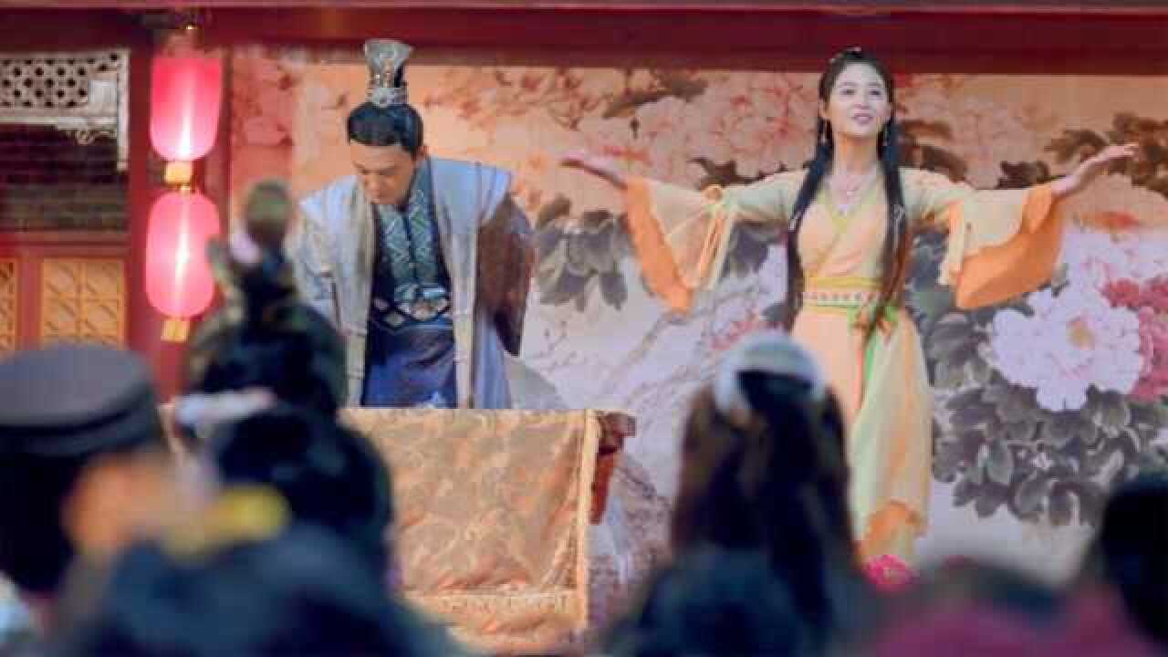 那些穿越女在古代背起古诗词,完整背出来也就算了,怎么还带改词_高清1080P在线观看平台_腾讯视频