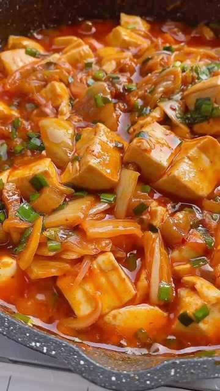 教你做辣白菜炖豆腐,非常好吃,喜欢的快试试吧!