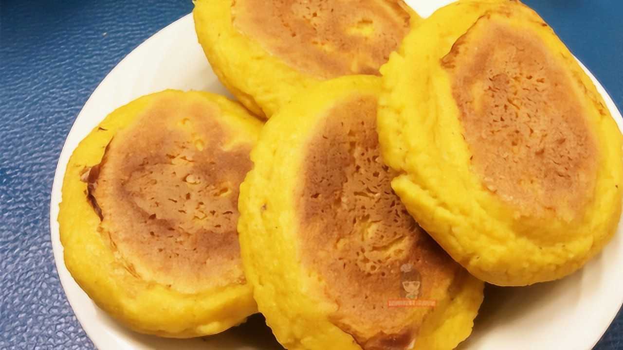 正宗东北玉米贴饼子做法来啦!不加白面,家乡的味道