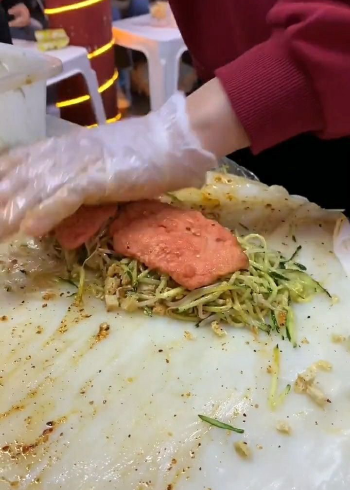 今天的卷凉皮里面放了里脊肉吃起来特别过瘾