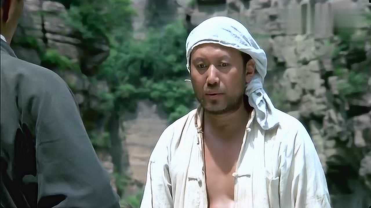 举起手来大爷带着国宝回村大爷大声唱戏驴却大声放屁太逗了