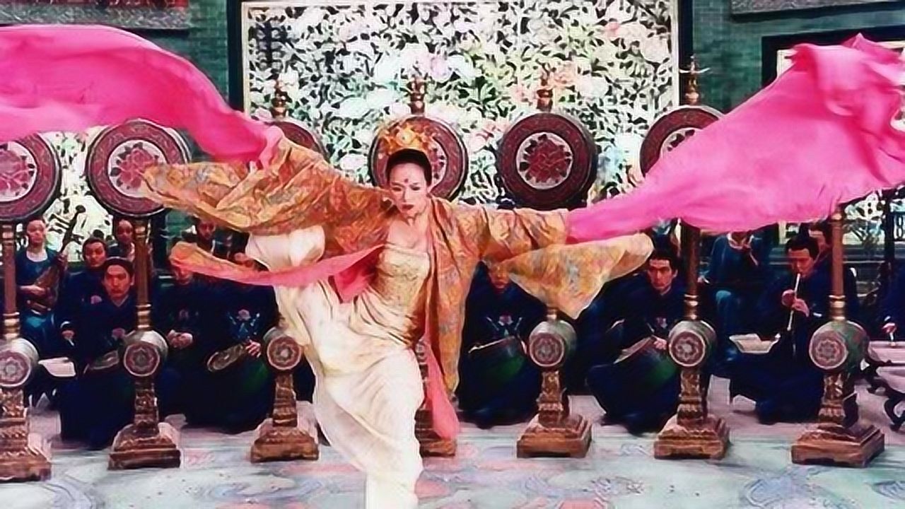 在刘德华金城武主演的十面埋伏里章子怡长袖击鼓这片段惊艳全场