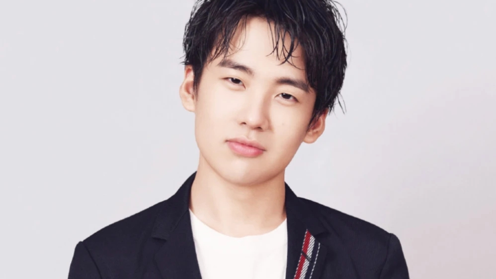 郭麒麟炸伤被后妈骂,立马全款买豪车