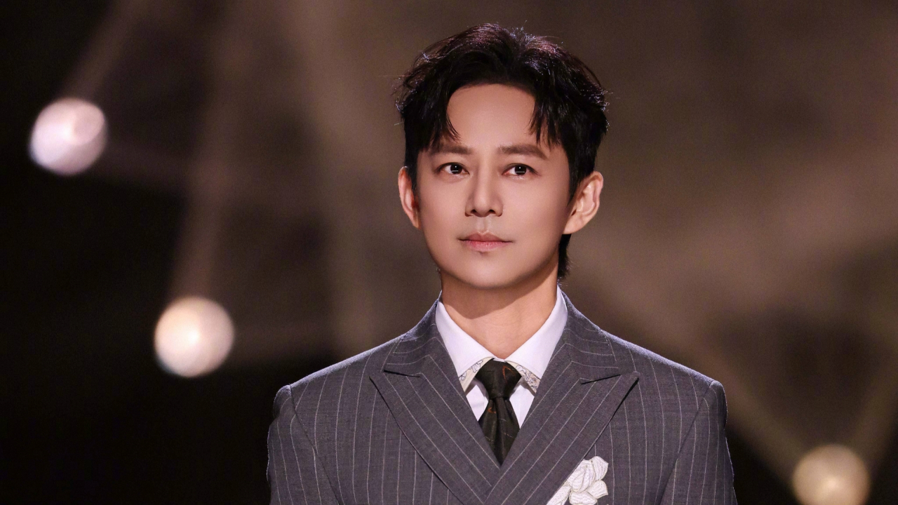 何炅两次神级救场都是在歌手:被结石姐亲脸,拒绝调侃周深华晨宇