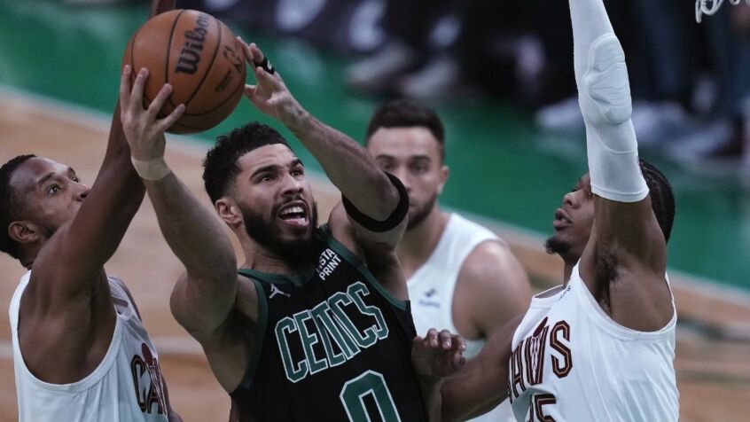 nba季后赛:绿军4-1骑士晋级东决 塔图姆准三双莫布利空砍33 7