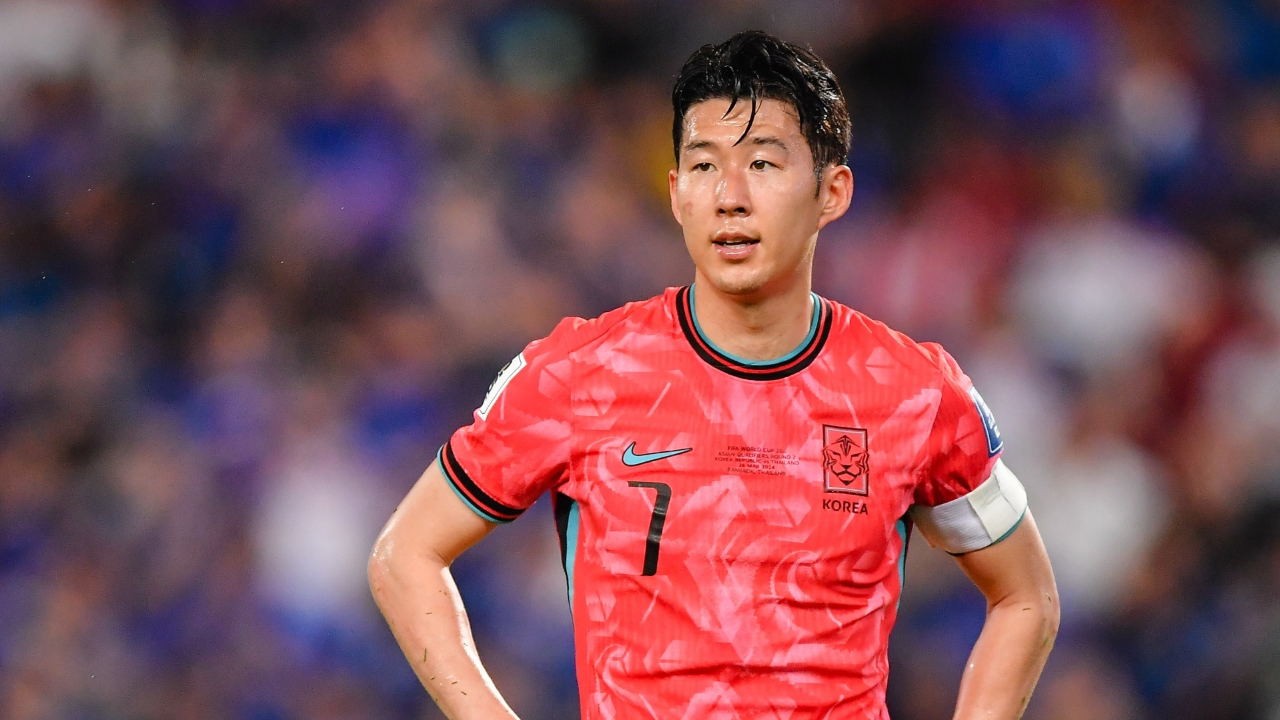 孙兴慜强突国足半边防线 董方卓叹息直言:跟没防守一样