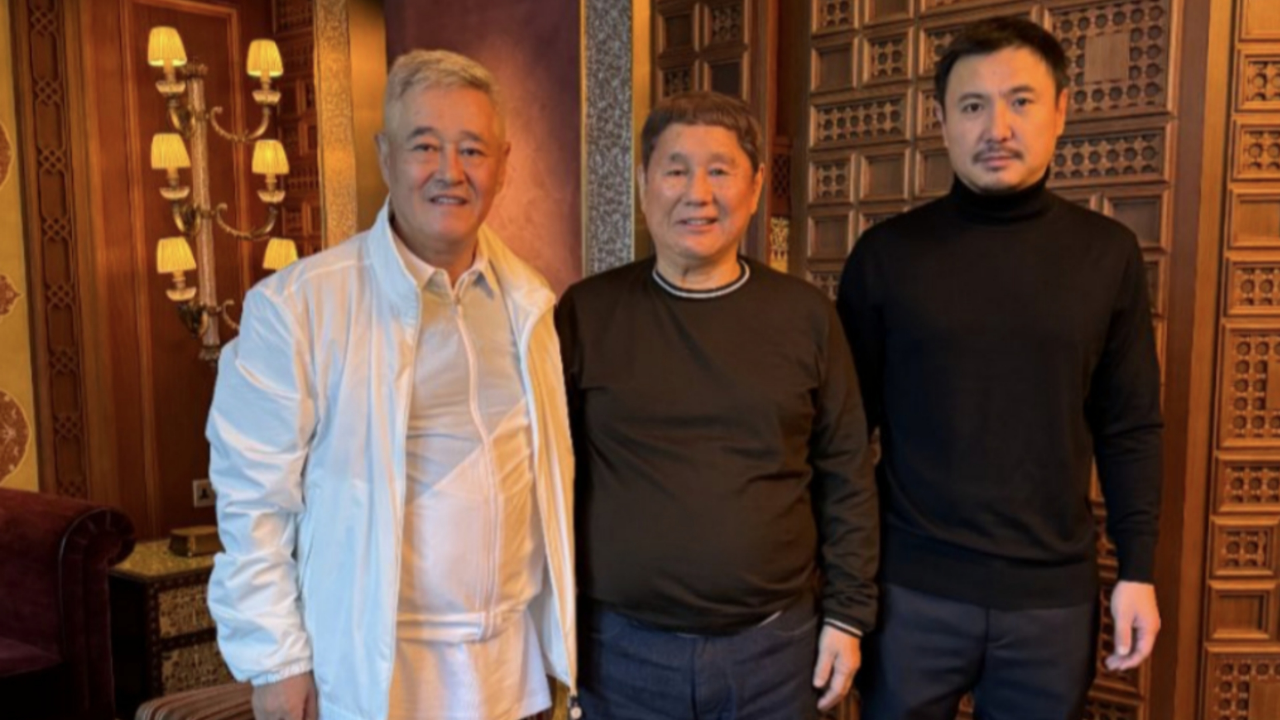 北野武赵本山沈腾世纪同框,3位喜剧人顶峰相见,本山大叔肚腩抢镜