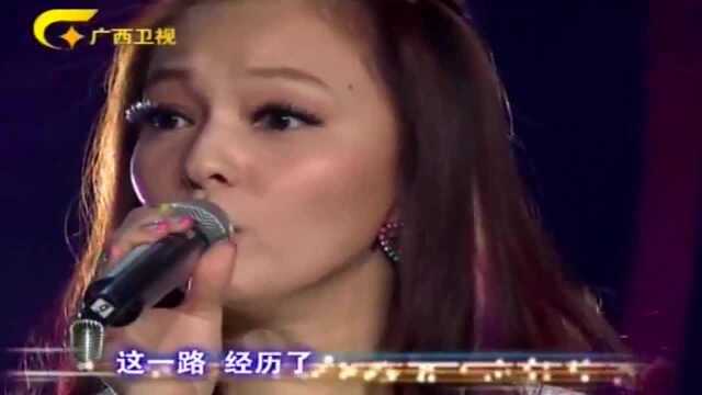 张韶涵现场演唱《有形的翅膀》,真实的翅膀擦去泪光,勿忘初心