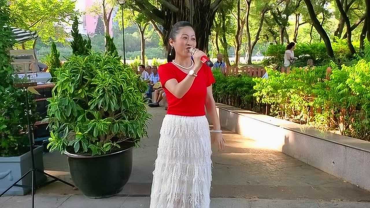 女歌手雯雯献唱一首网络红歌《沙漠骆驼》真好听