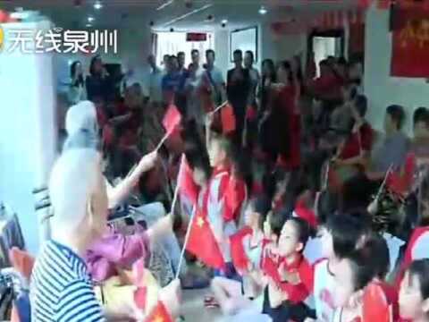 江南老年颐乐园:孩子们为老人送贺卡,老人乐享幸福果