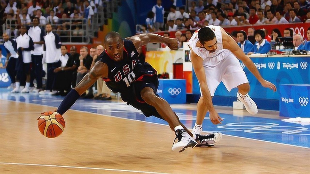 得分心切!科比奥运会疯狂走步,裁判都看不下去了!