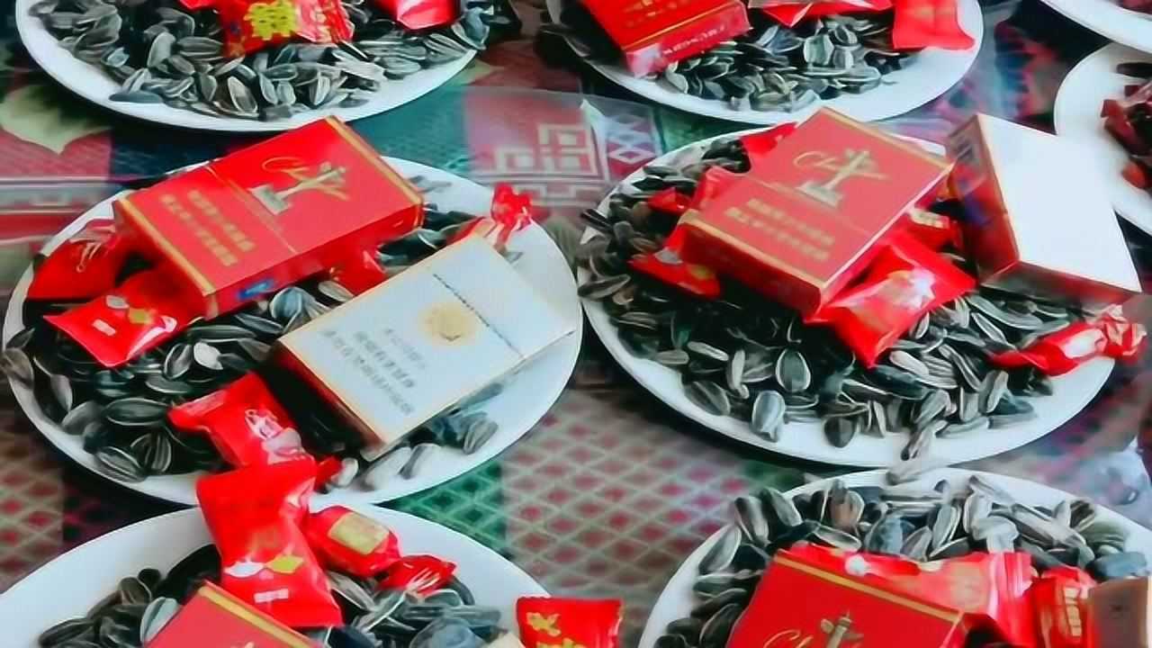 农村人搬酒席真大方,全是好烟好酒大鱼大肉,城里人敢这样招待客人吗?