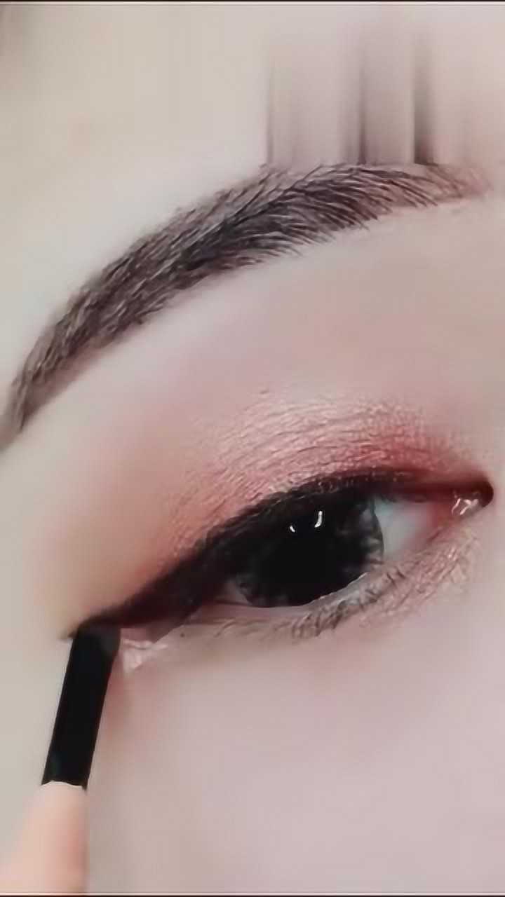 用眉笔还可以画出好看的眼线来你会画吗进来教你画