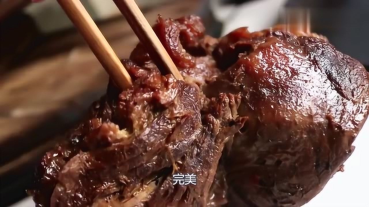 胖妹花100元做酱驴肉,老爸大口吃肉,喝着小酒,3斤不够吃,痛快