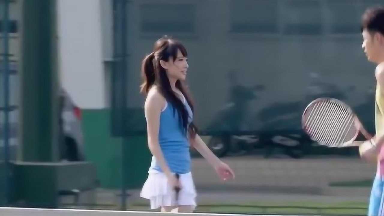 诺澜打网球性感身材一览无余看得曾小贤喷鼻血