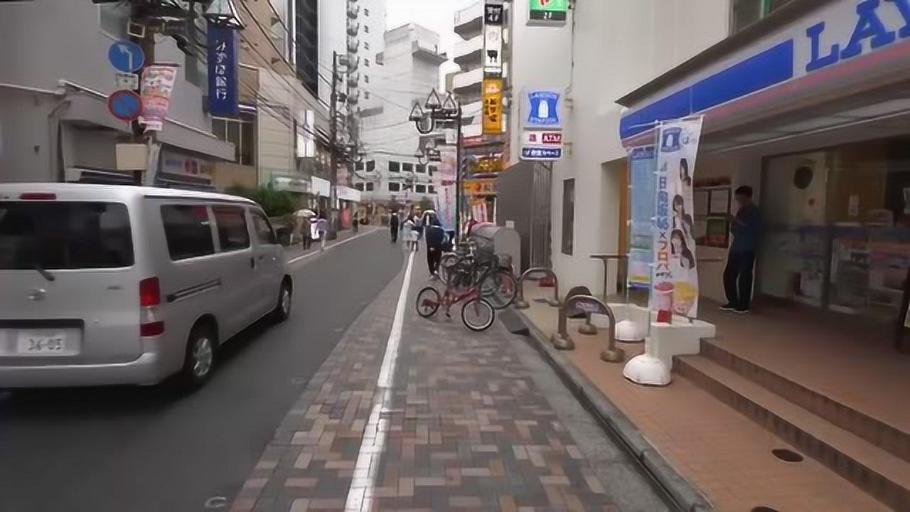 在日本琦玉县蕨市的街头漫步朴实无华的街景很有日本特色