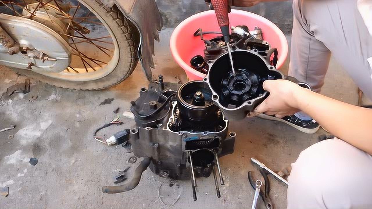 49cc迷你摩托车维修图片