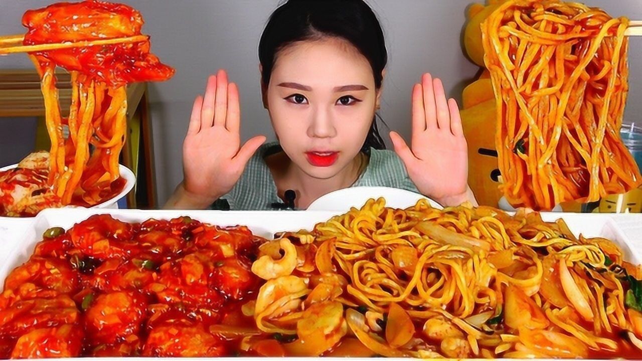 韩国美女大胃王,吃起东西来一点形象都不顾,真的不怕噎着吗?