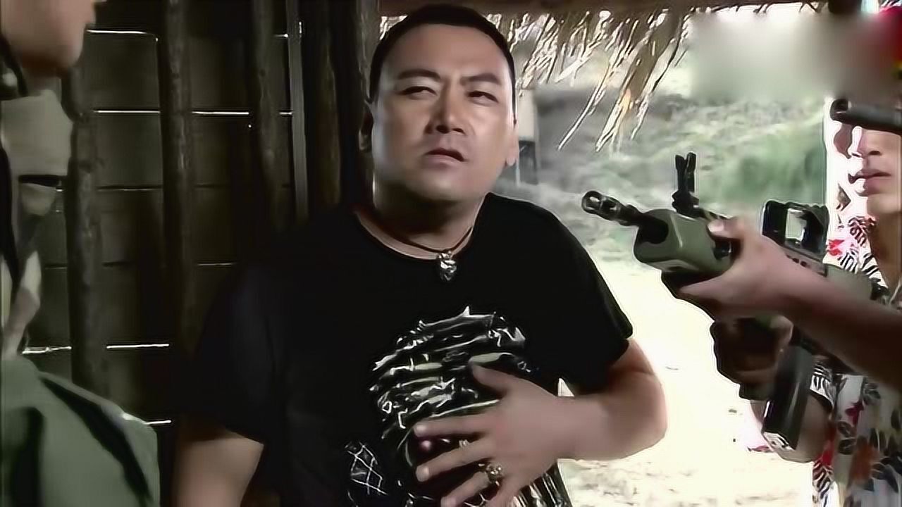 利刃出鞘王亚东让翠芬跟他走被虎鲨发现还抢走他蓝色贝雷帽