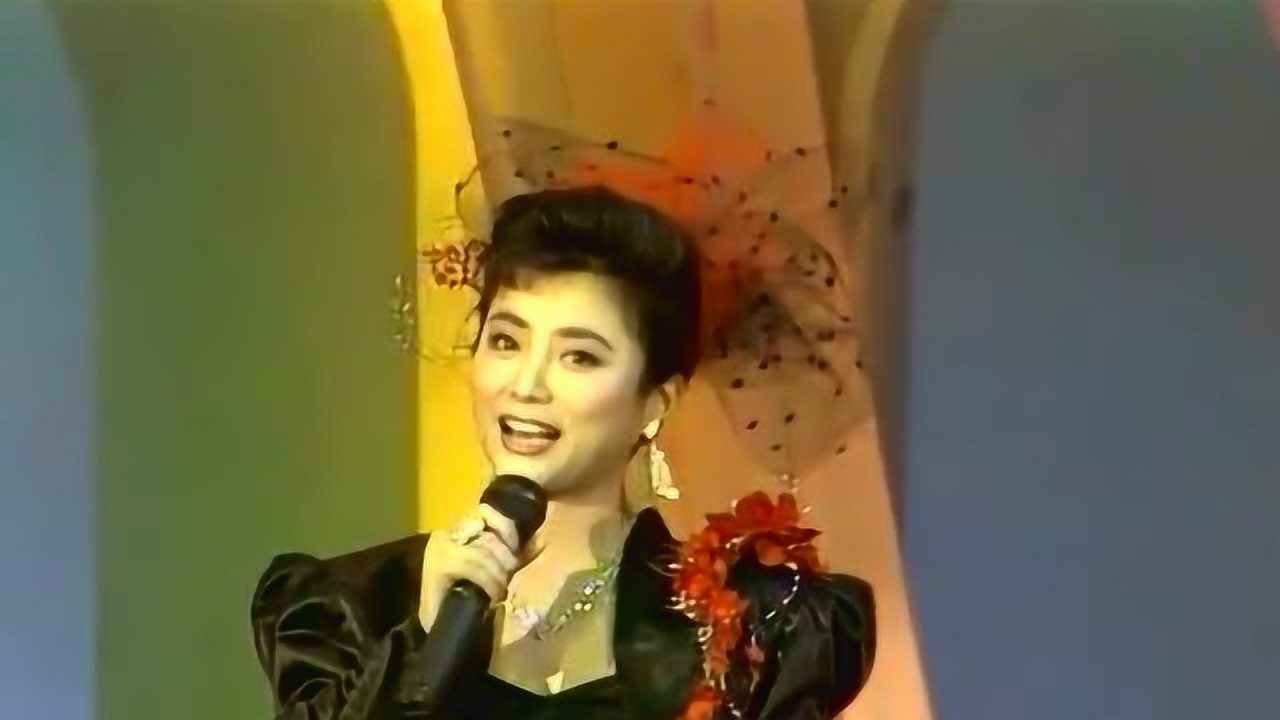 李玲玉演唱经典春晚歌曲牧野情歌八十年代她被誉为甜歌皇后