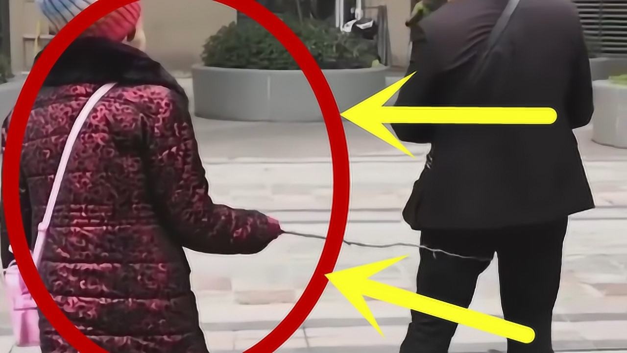 8旬母亲天天追着儿子"打",儿子的"一句话",竟让很多人"落泪"