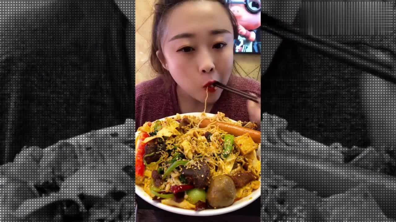 锦州大姐又开造了,每顿必吃麻辣香锅,网友:不嫌辣嗓子?