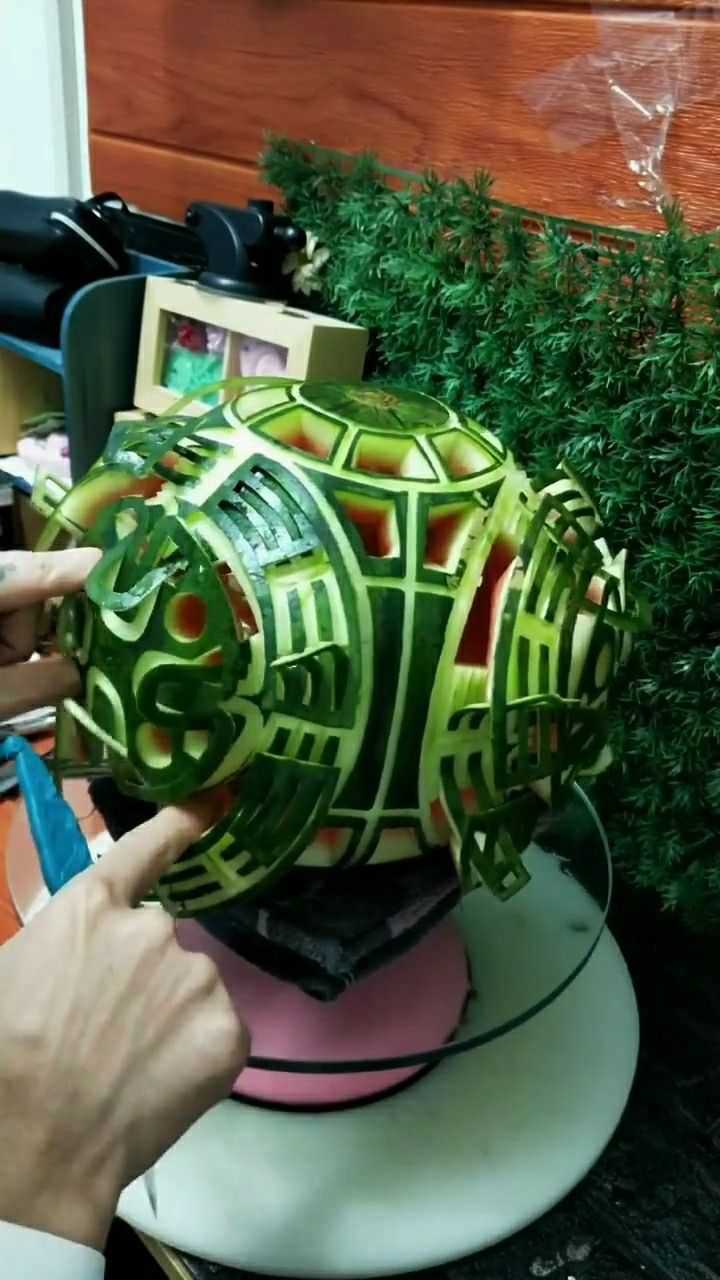 今天做一个西瓜灯笼大家觉得好看吗过年可以做一个