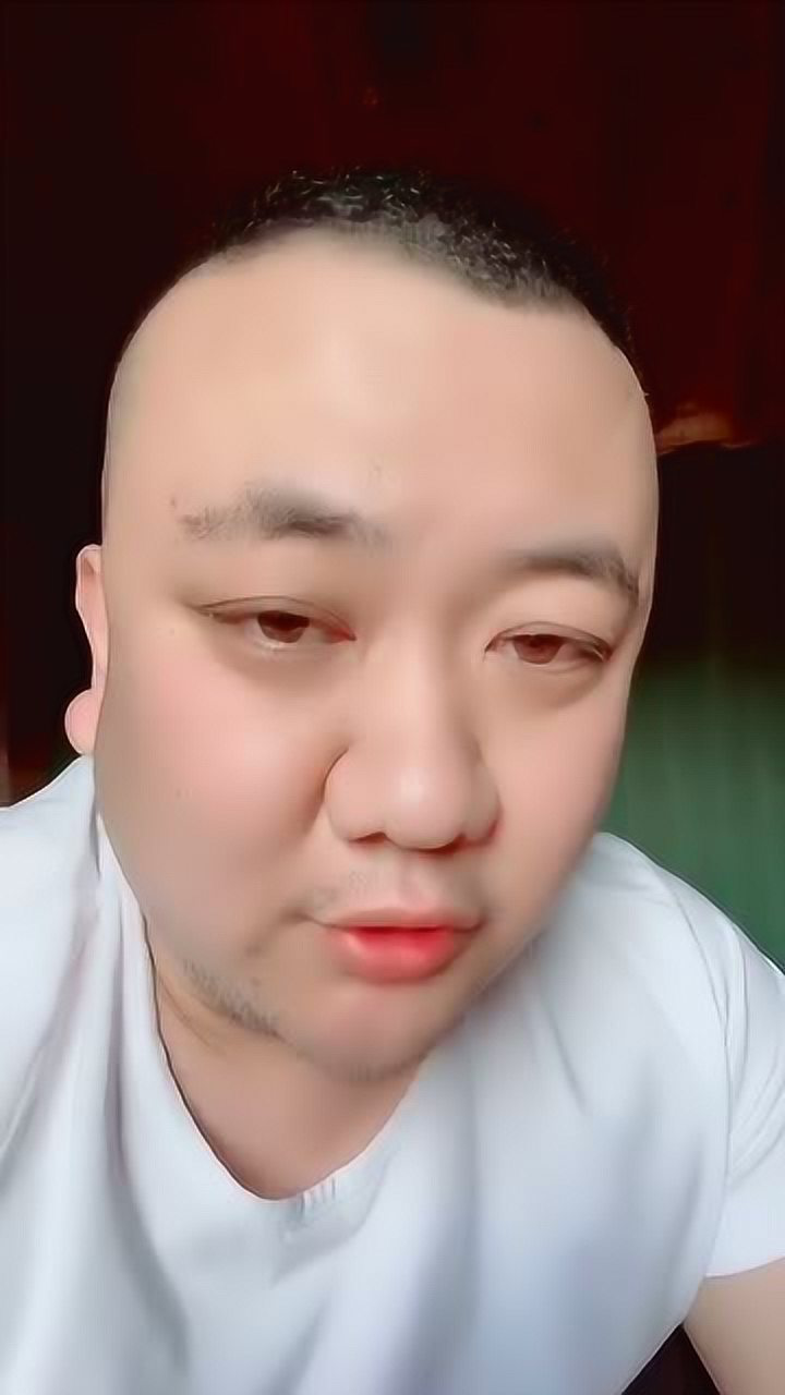 大胃王小甲同学丶能否破纪录我们拭目以待