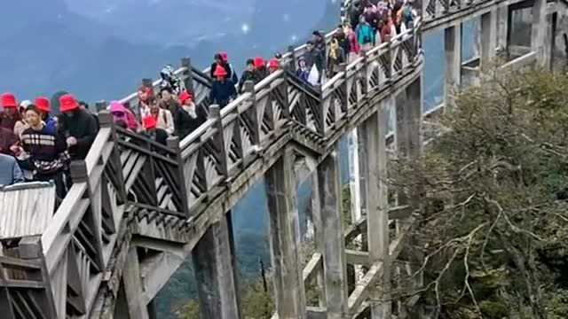 张家界天门山旅游风景,真佩服这个设计师的天才,太厉害了!