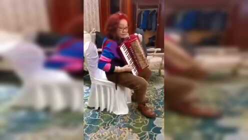 手风琴独奏：吉拉尔 新疆民歌